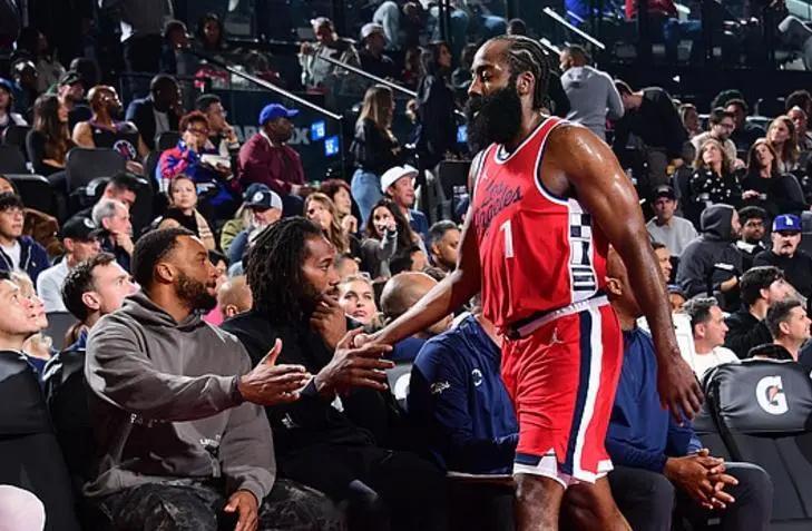 队安！快船战胜国王取得杯赛首胜，鲍威尔缺席后取得2连胜 今日NBA杯赛国王对阵快