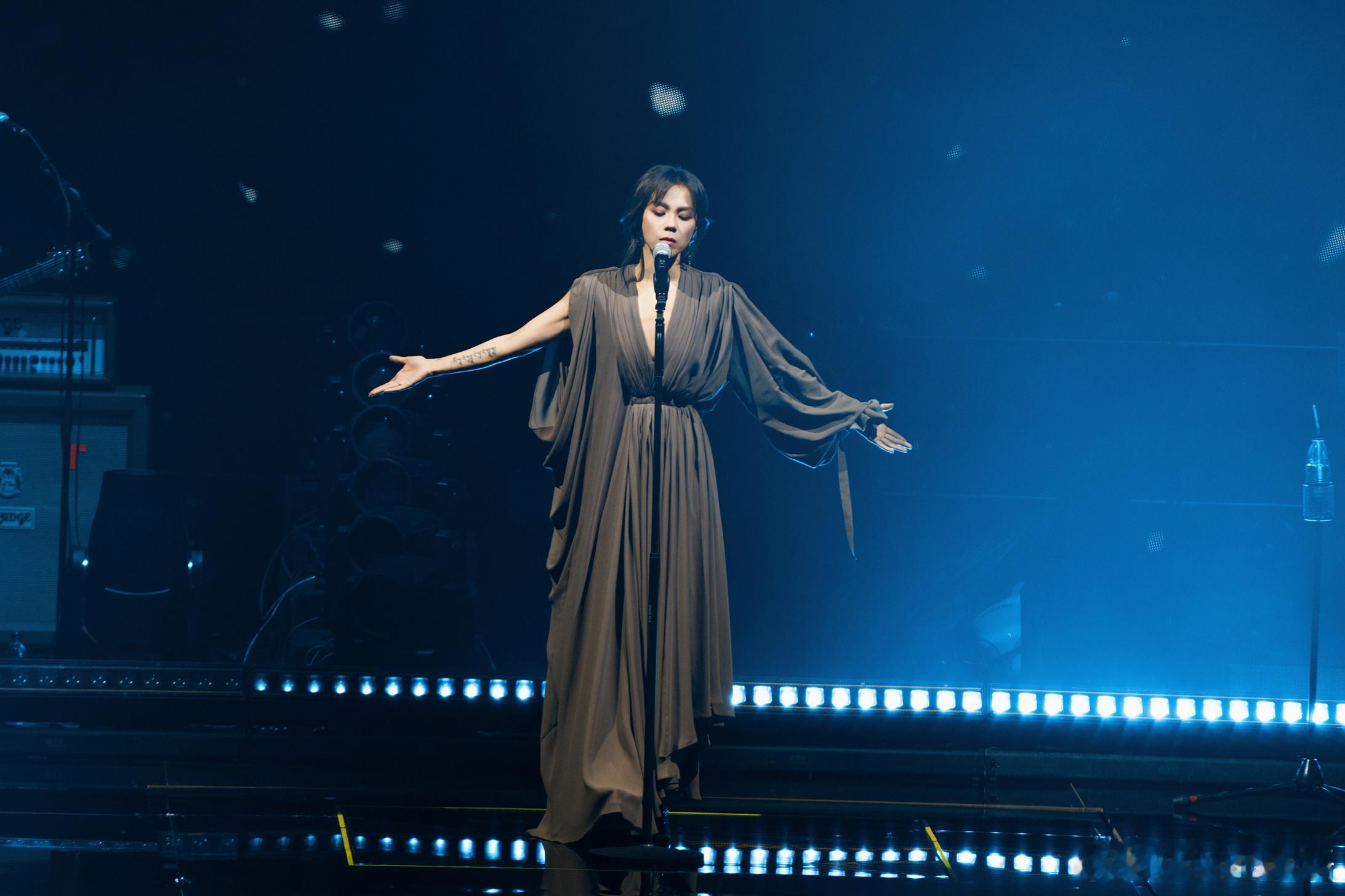 蔡健雅一口气出了27首live 历时一年打磨，演唱会实录专辑今日全球上线！27首