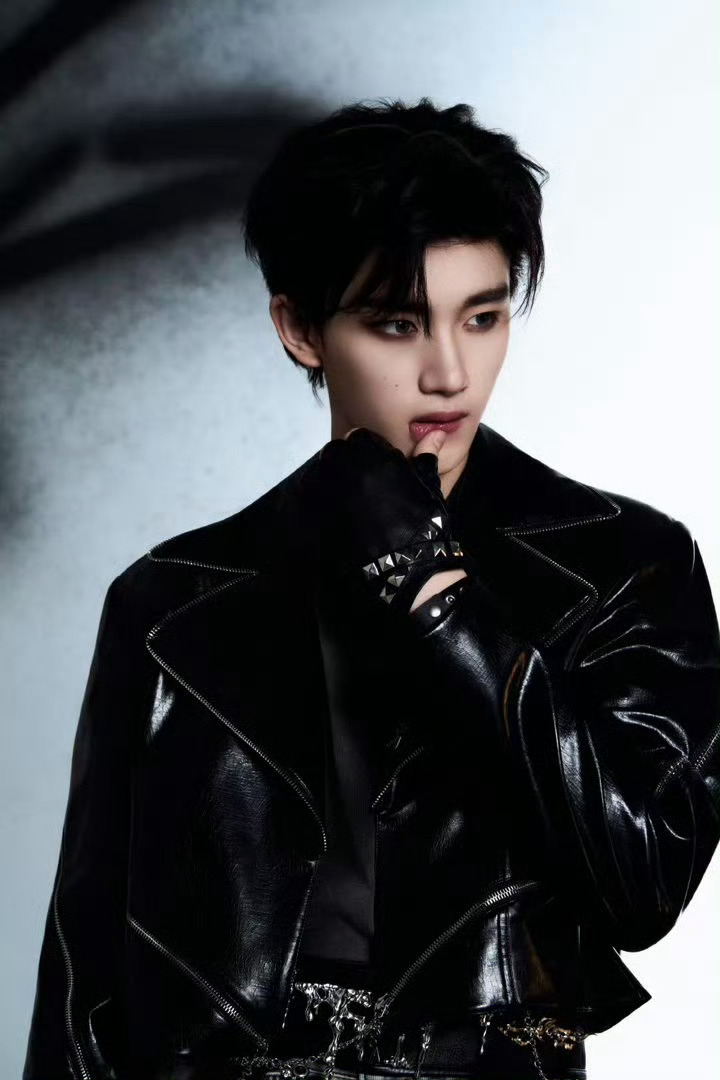 时代少年团四专公式照时代少年团刺主题概念照 丁程鑫四专公式照！ 