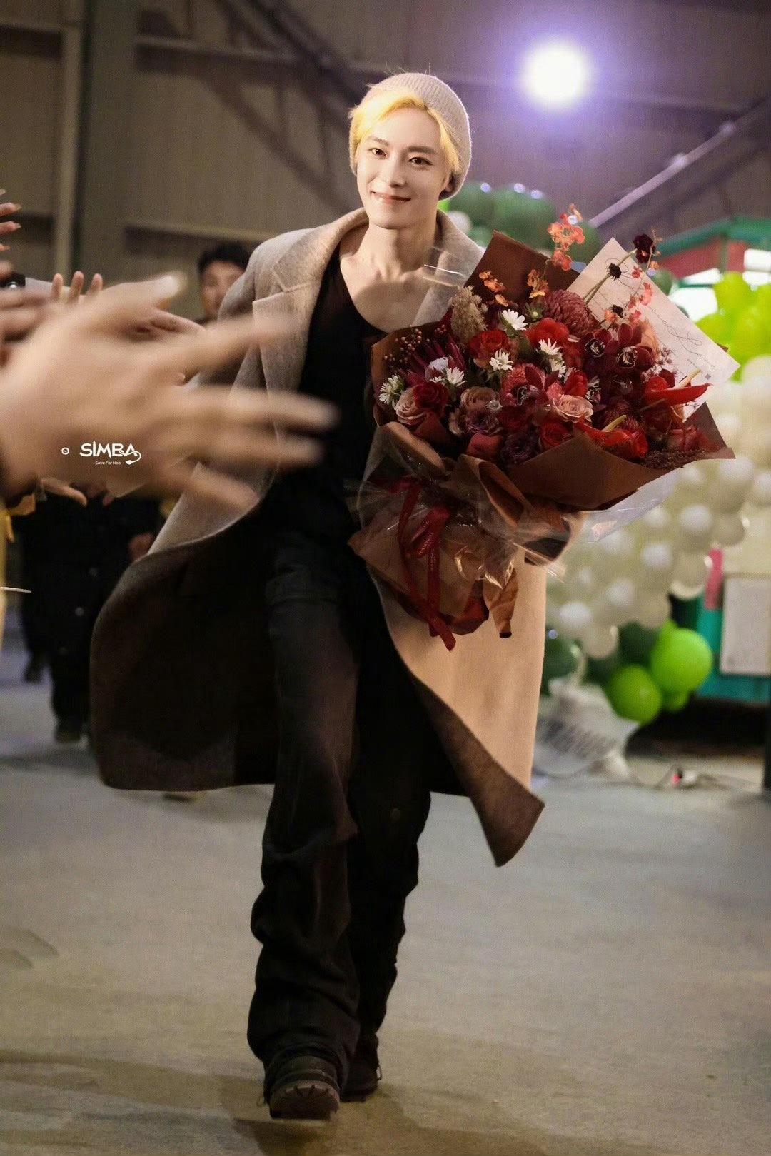 侯明昊侯明昊怎么这么会饭撒 侯明昊真的别太会宠粉！饭撒小细节直接拉满，动作干净帅