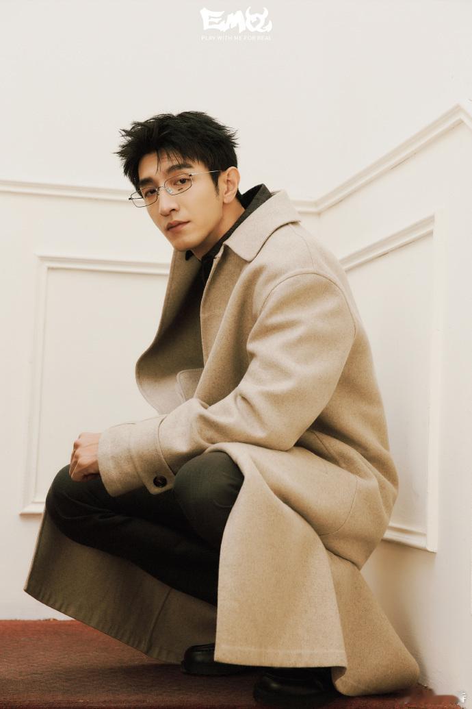 金瀚这是金瀚那他是谁 看到金瀚杂志造型直接心动！硬朗轮廓配上拽酷气质，和《繁华》