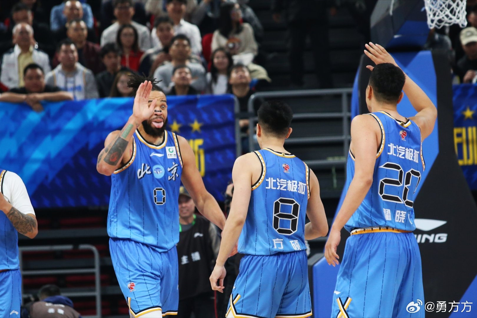 北京男篮vs浙江男篮麦基投中来到CBA之后第一记三分，各种高兴啊
