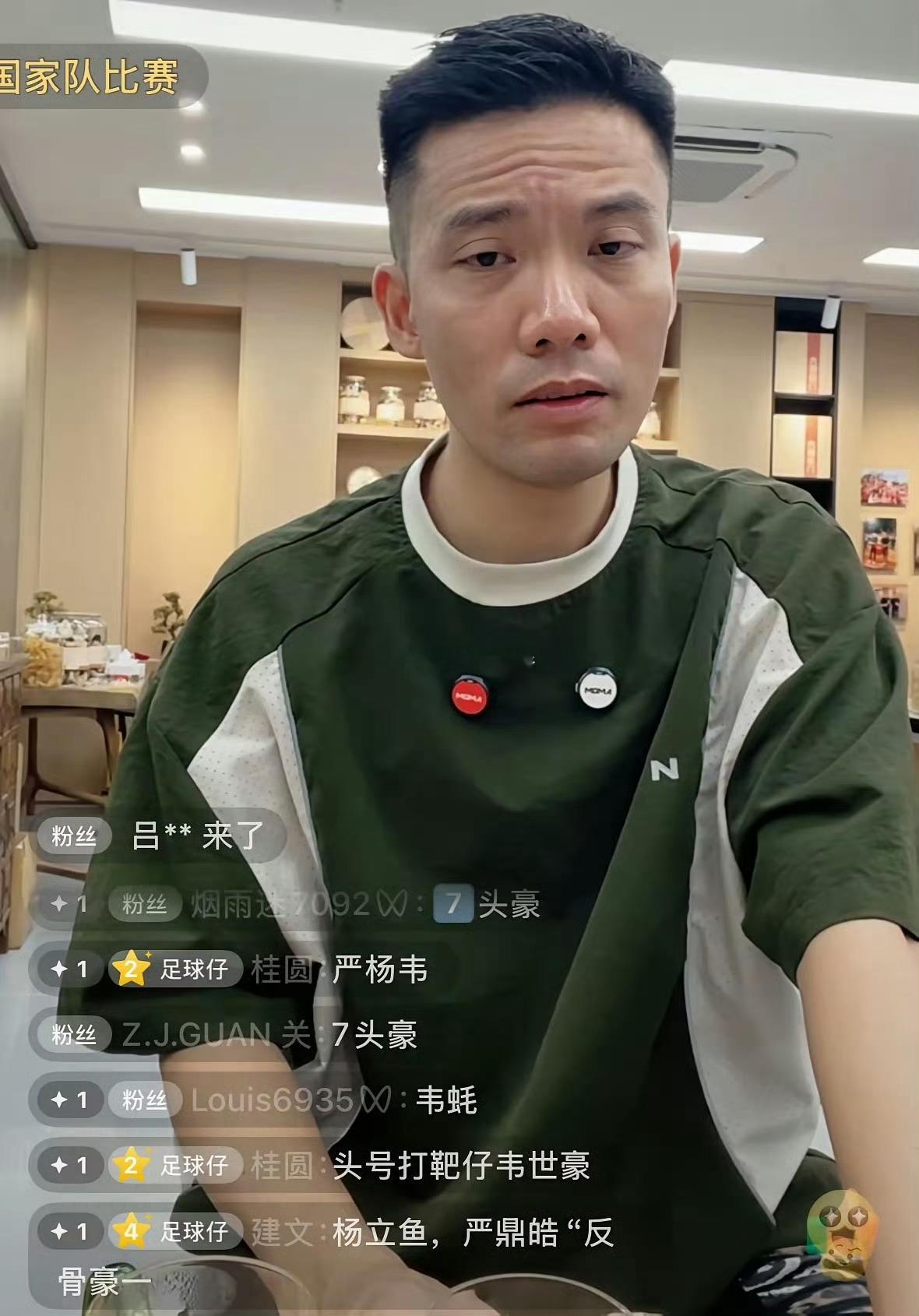 广州队旧将冯俊彦今天直播时痛骂韦世豪就是个贪得无厌，无情无义的球员。他表示201