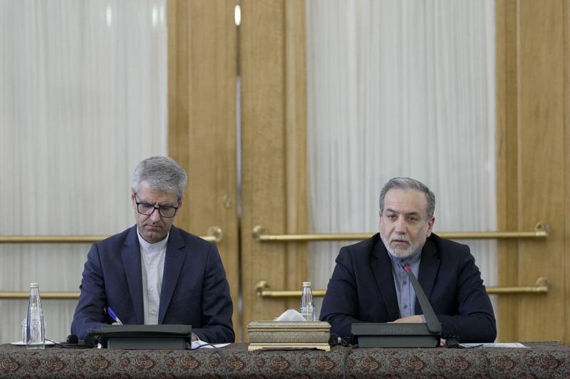 伊朗外长称伊美就继续谈判达成共识，这事儿挺有看头。2月6日在阿曼首都马斯喀特的这