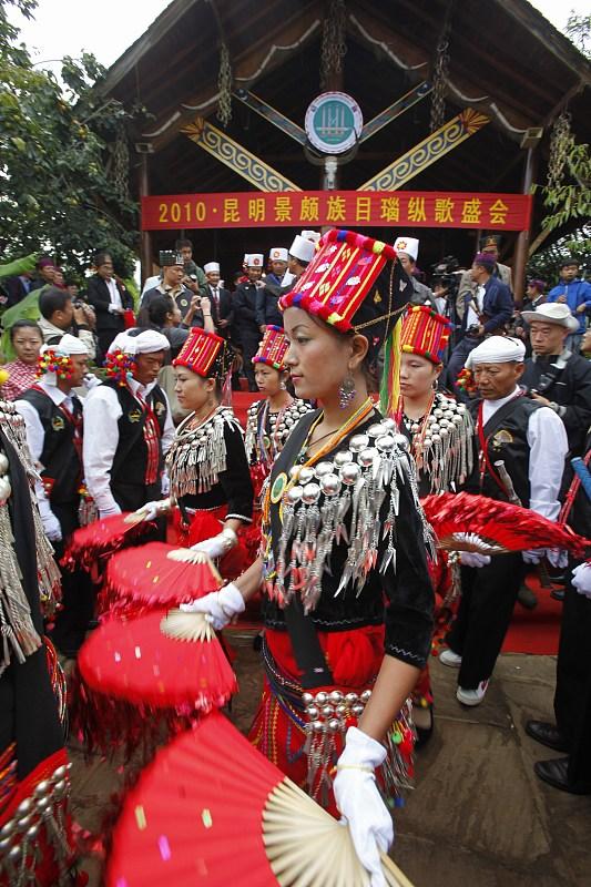 目瑙纵歌节这波破圈，真的给云南文旅打了张含金量超高的名片。
之前它还只是正月十五