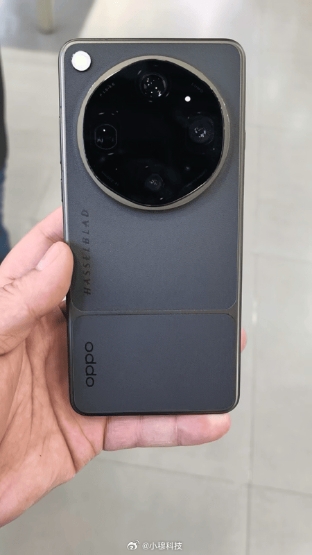 OPPO Find X9 Ultra真机模上手，看着影像就很猛啊