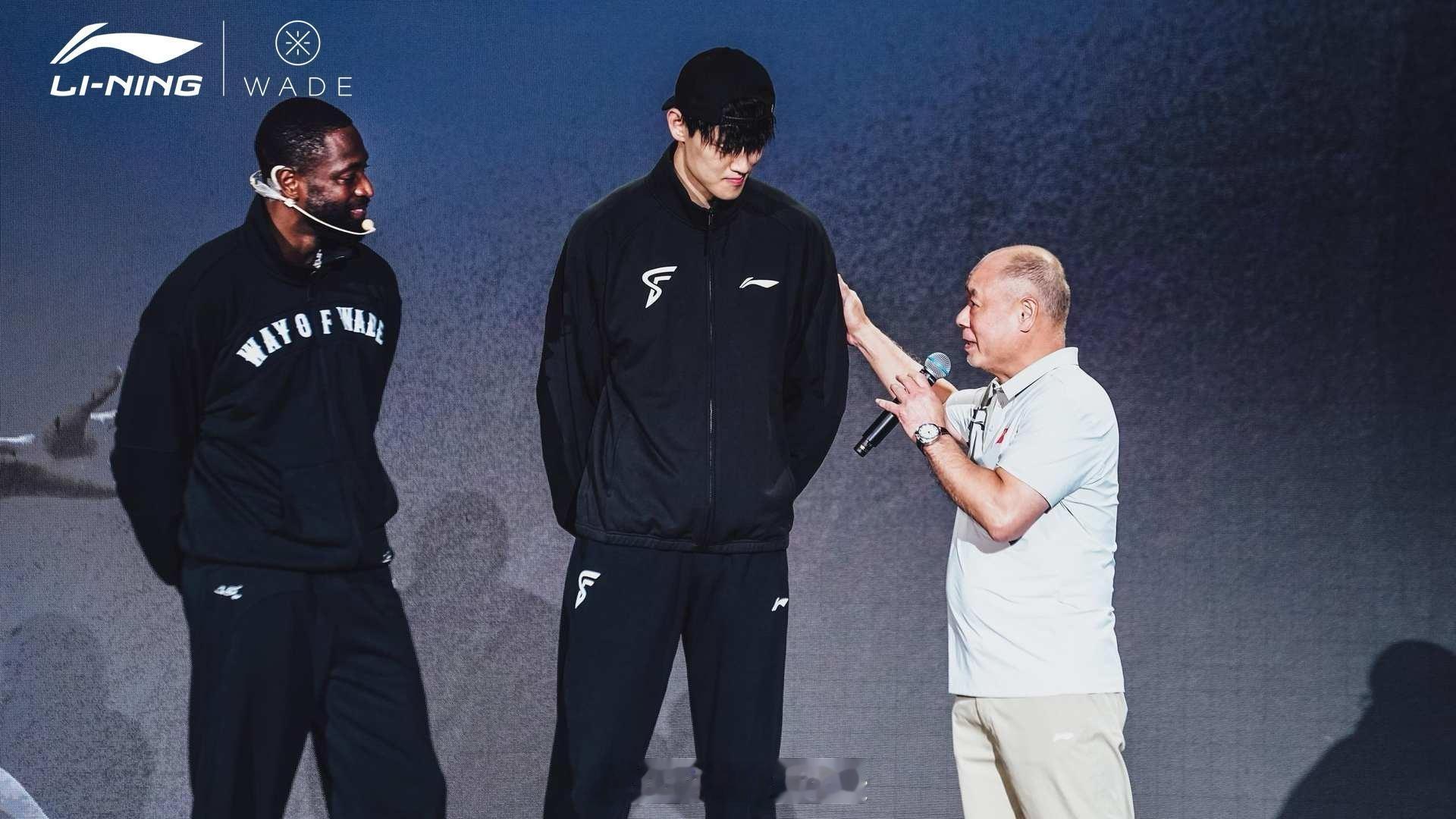 据探长了解，结束今晚篮网队的中国行活动后，曾凡博会先返回北京处理签证事宜，然后再