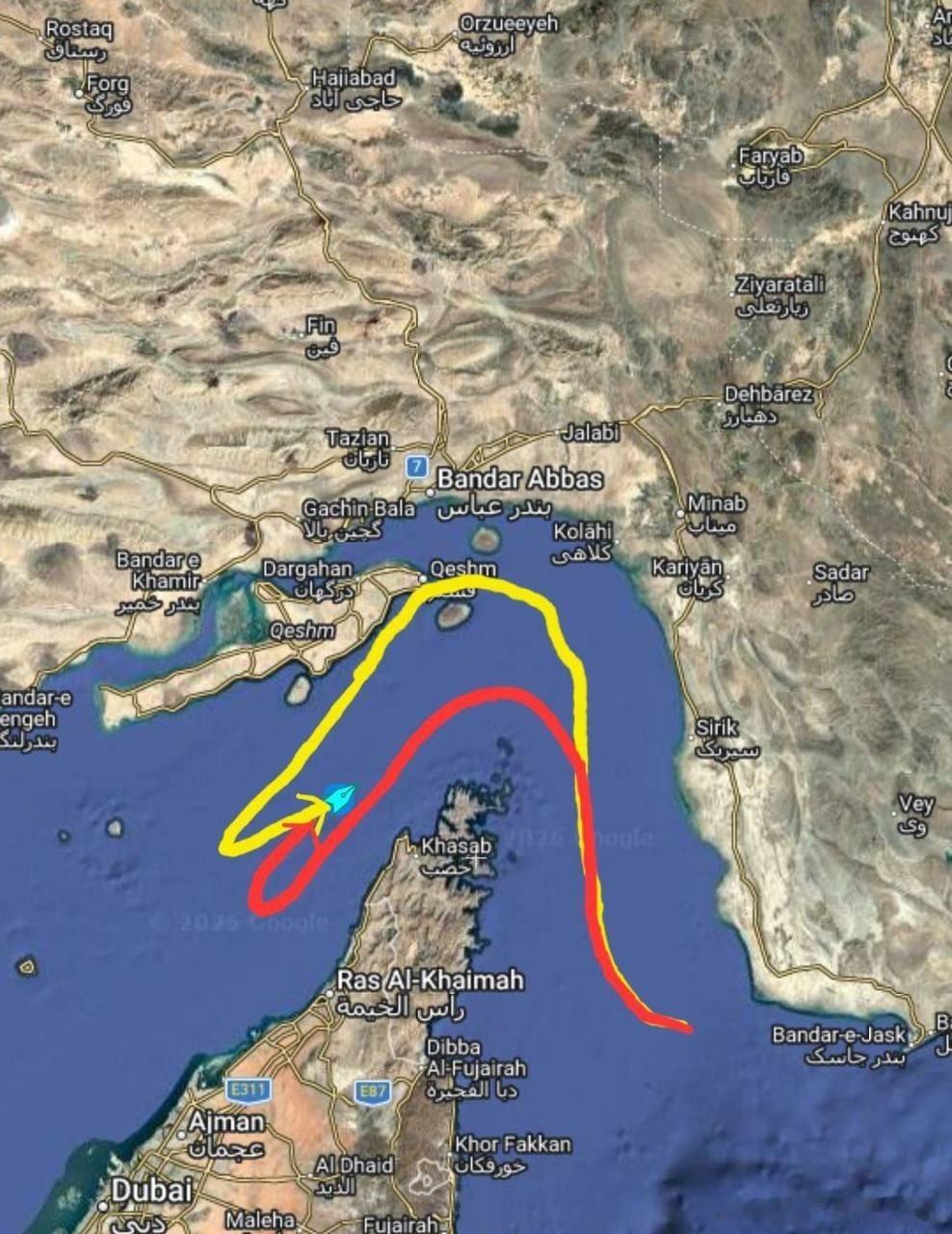 美国军舰在穿越霍尔木兹海峡时，受到伊朗警告后赶紧掉头返回。美国军舰从东面驶过霍尔