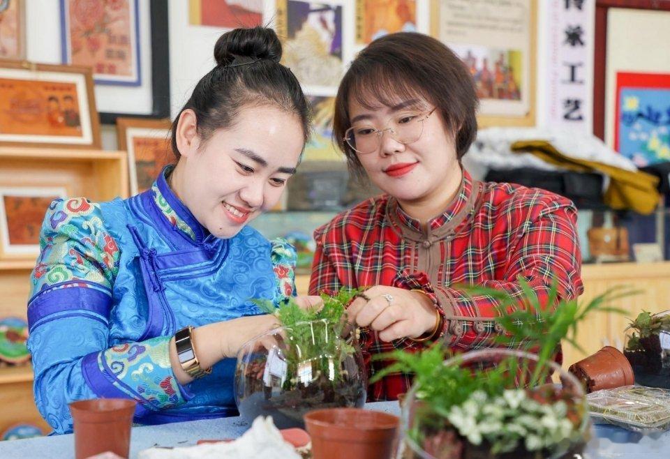 3月8日，内蒙古多地组织开展了以“情暖三八节巾帼绽芳华”为主题的系列庆祝活动，广