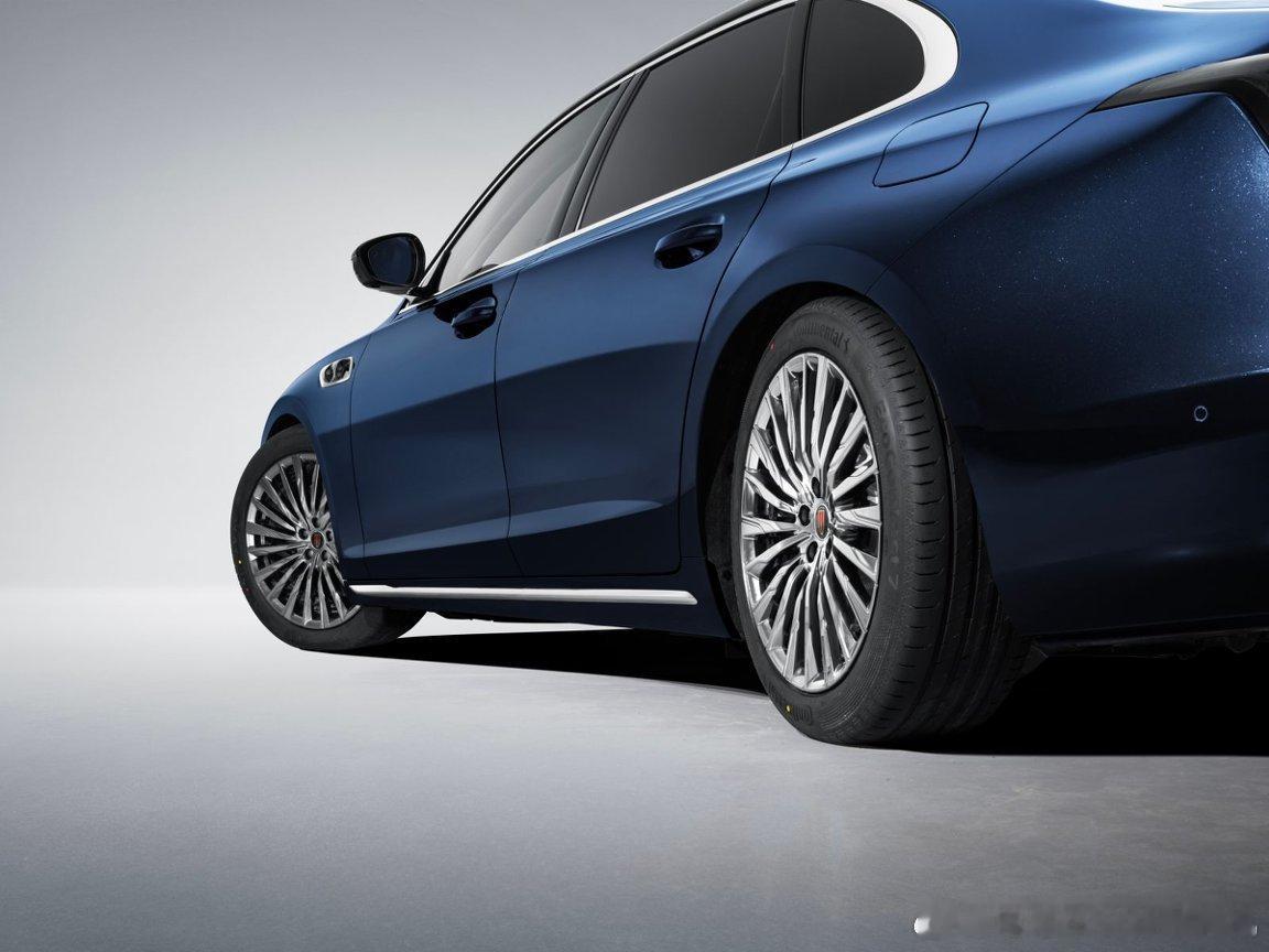 当“国货之光”一汽红旗和“辅助驾驶强者”华为乾崑结合在一起会是什么样？答案已经在