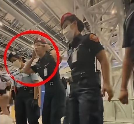针对中国游客！好家伙，真解气！泰国机场这波操作太下头！中国大姐被拒载，对方连夜道