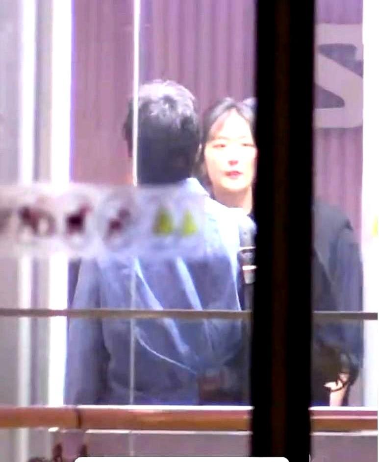 孙千素颜演女工费霓，结果被网友“脑补”出恋情？这也太离谱了。

原来是她跟陈飞宇