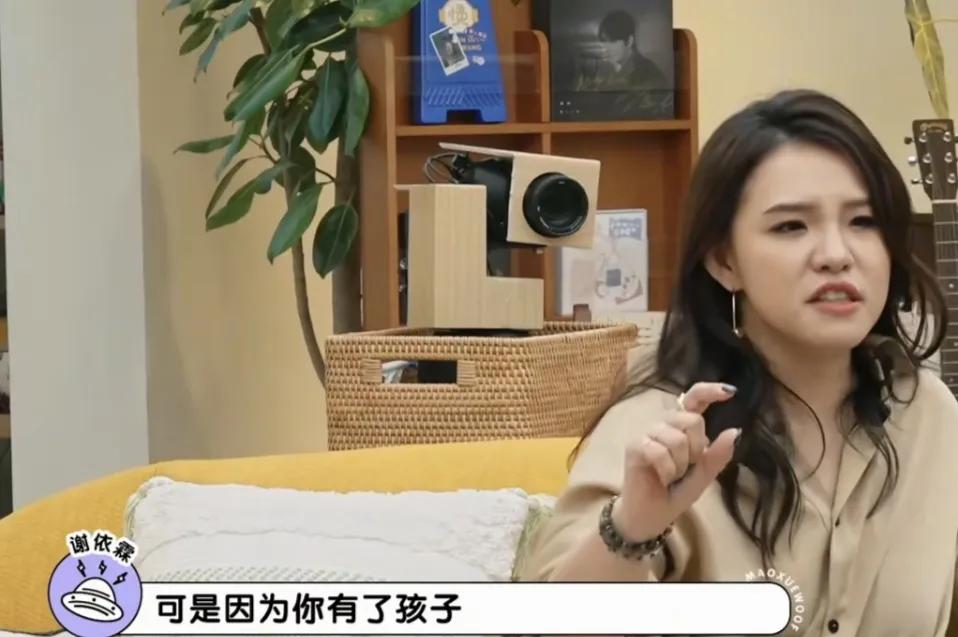 父母言传身教就是孩子最好的榜样！

谢依霖谈有孩子后观念变化，说：“我自己生完，