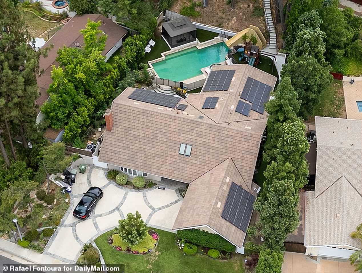 好莱坞星二代残杀华裔妻子与岳父母！凶宅拍出千万高价