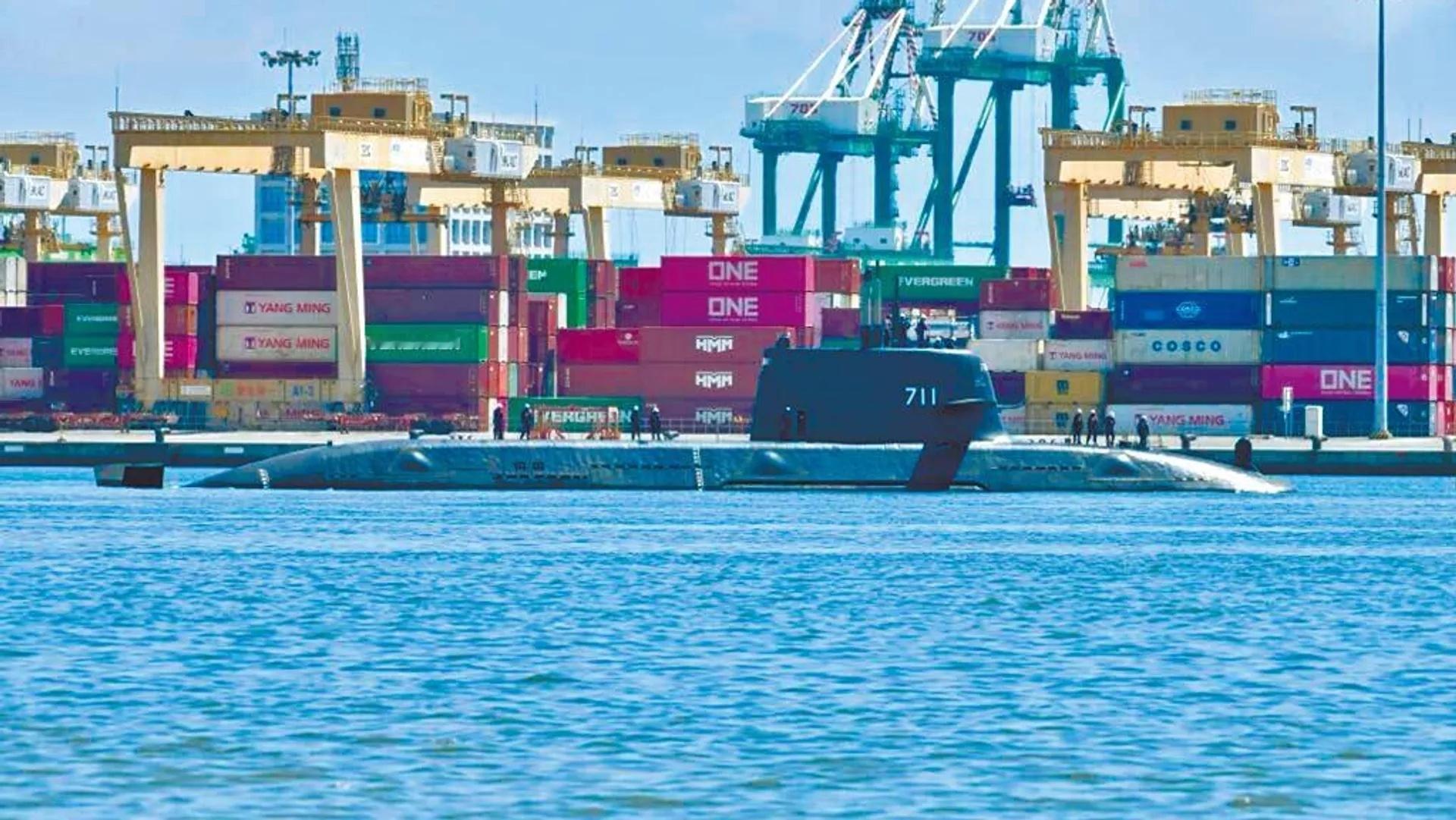 湾湾的军事武器装备 【台湾省自制潜舰“海鲲”号将首次下潜测试】据台湾《联合报》报