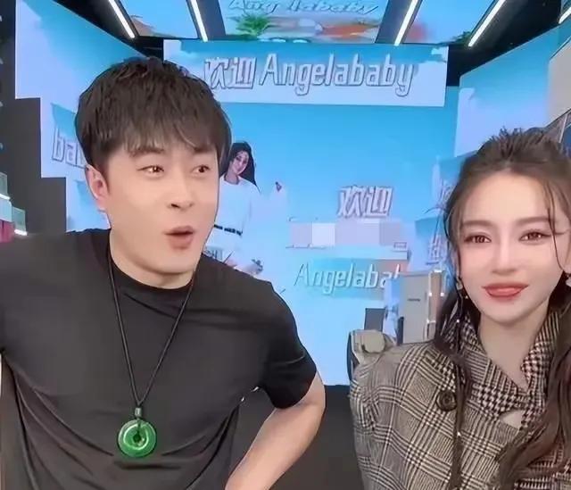 辛巴昨天在直播间，把叶柯骂了个狗血喷头。说赶紧滚出互联网，不然会死的很难看。
哈