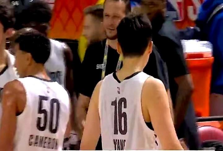 NBA官推都直接点名了，常规赛轮换这下稳了。

杨瀚森，病刚好，上场20分钟就打