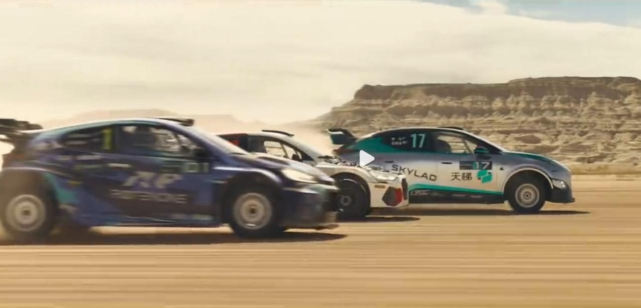 《飞驰人生3》的出现，彻底打破了影视圈洋车垄断格局。作为一部以“车”为核心的赛车