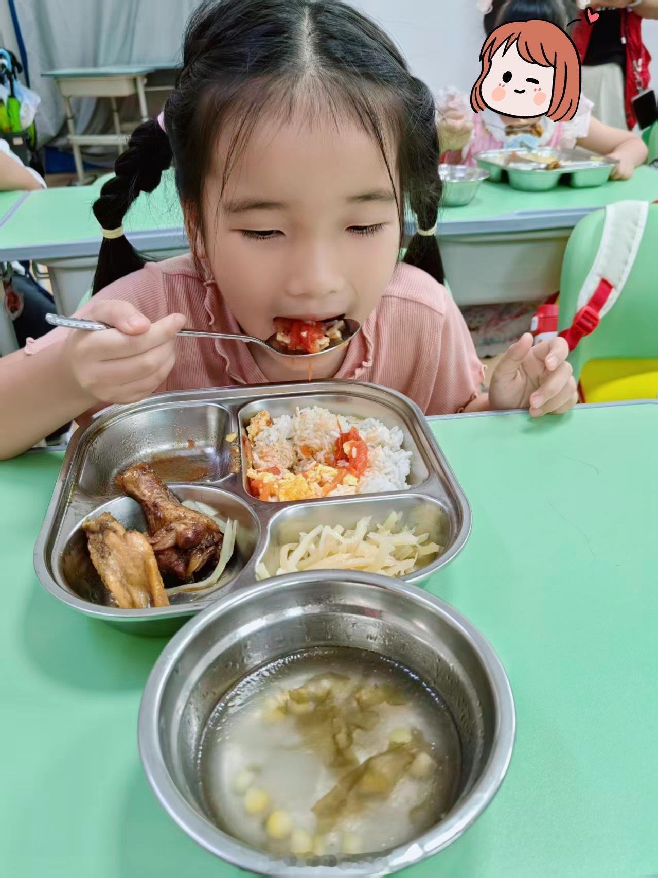 阿俏第一天上幼小衔接，放学后采访她心情怎样，她：太开心了，要在这玩100天
