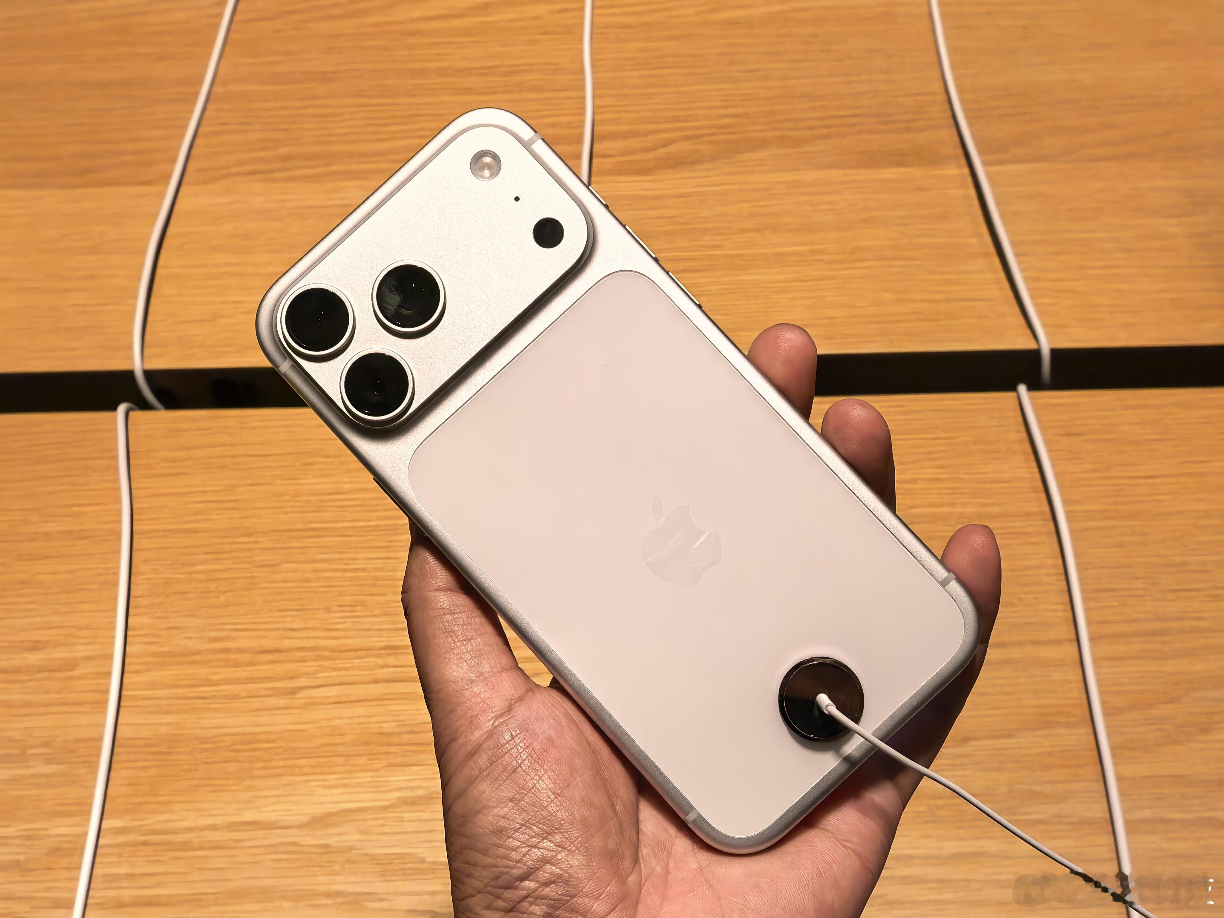 iPhone17Pro被黄牛拒收崩了崩了，iPhone17价格还没坚挺到4小时，