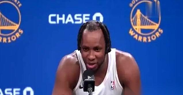 4月4号，查尔斯·巴锡还在为凯尔特人打球。
48小时后，他穿着勇士球衣，在场上跟