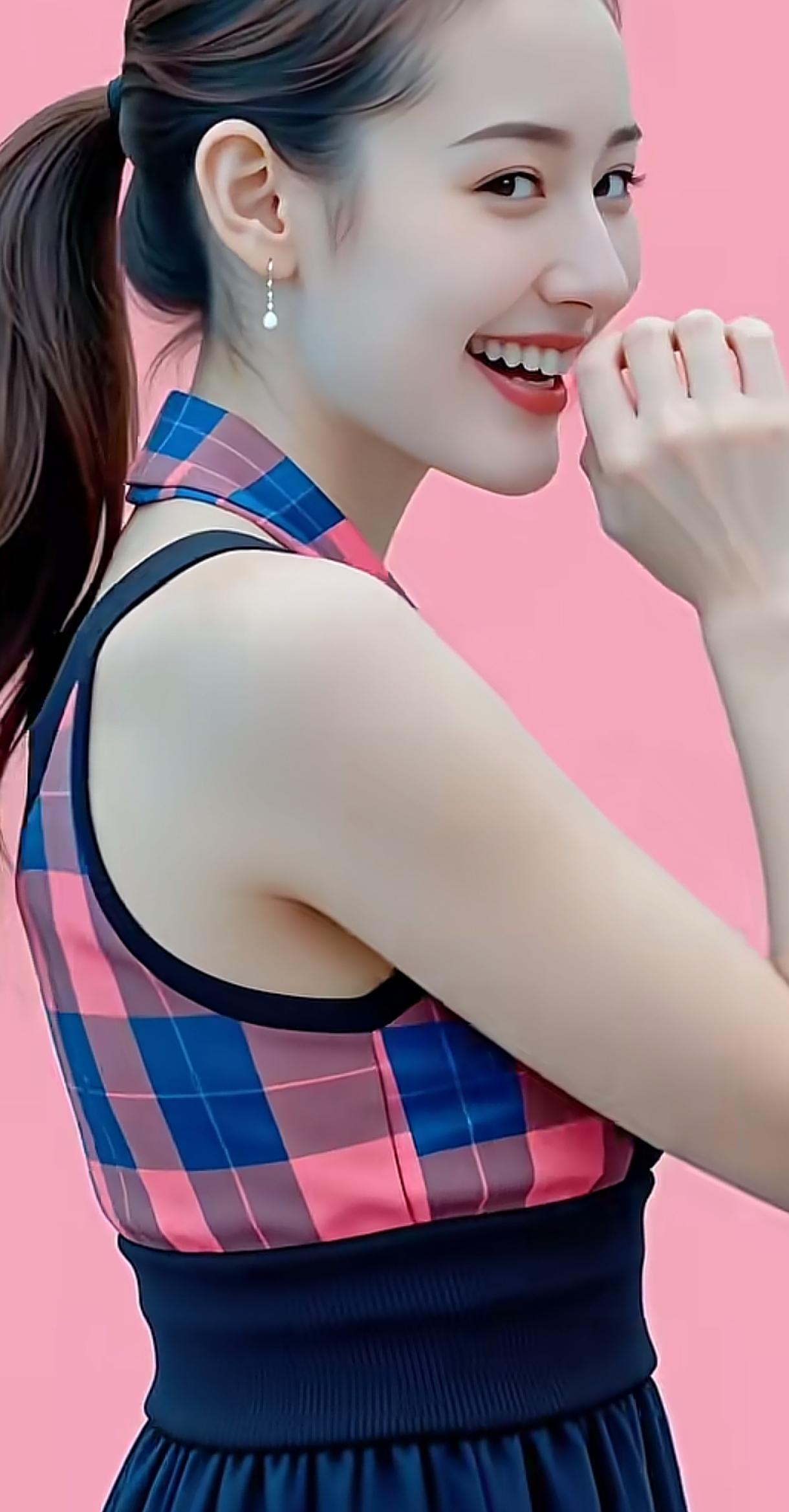 甜美少女风，粉色背景下的时尚穿搭分享一张随手拍 粉系少女感穿搭 粉色显嫩穿搭