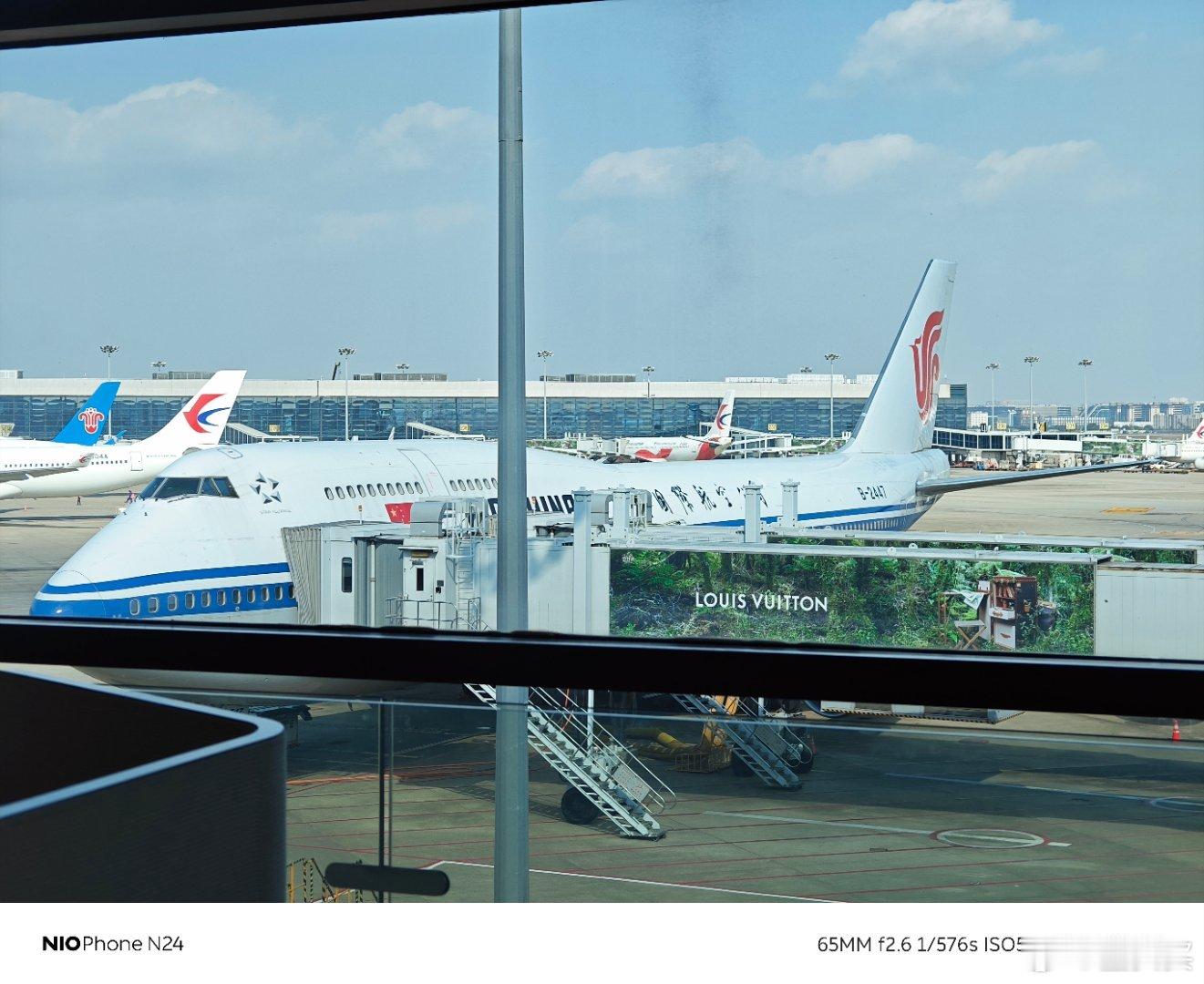 虹桥牛屋，拍到了B-2447。这架B747应该是2445退役之后，最老的一架了吧