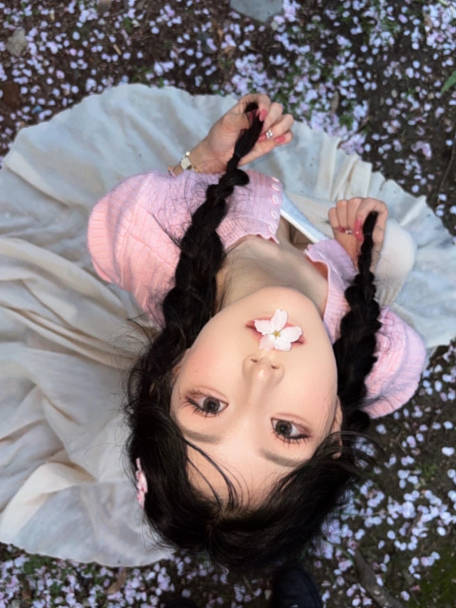 🌸。樱花树下站谁都美，我的爱给谁都热烈，不是你好是我好