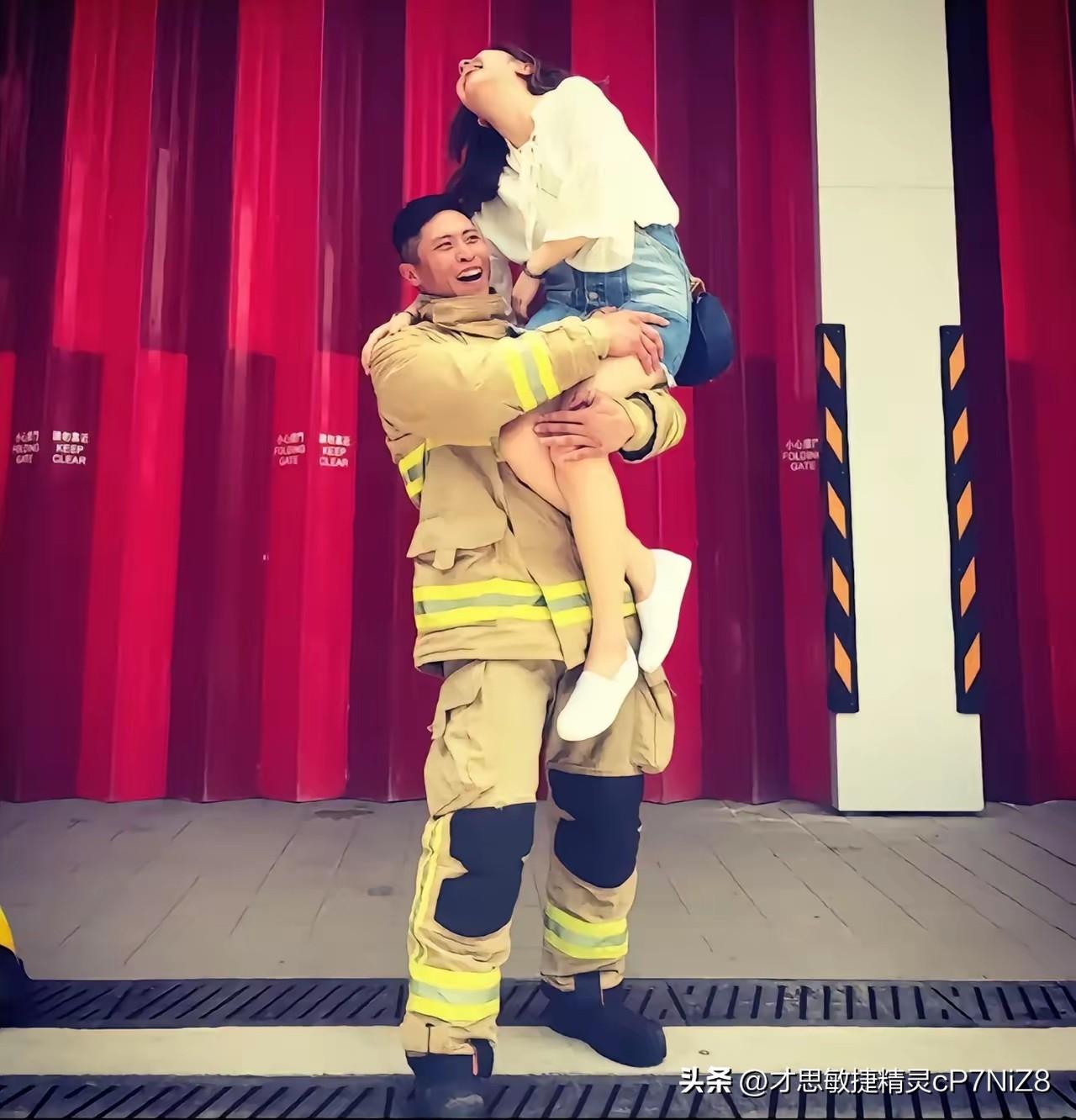 殉职消防员何伟豪的未婚妻发文了，全网哭的最惨，内容让人泪目。
​何伟豪出生于19