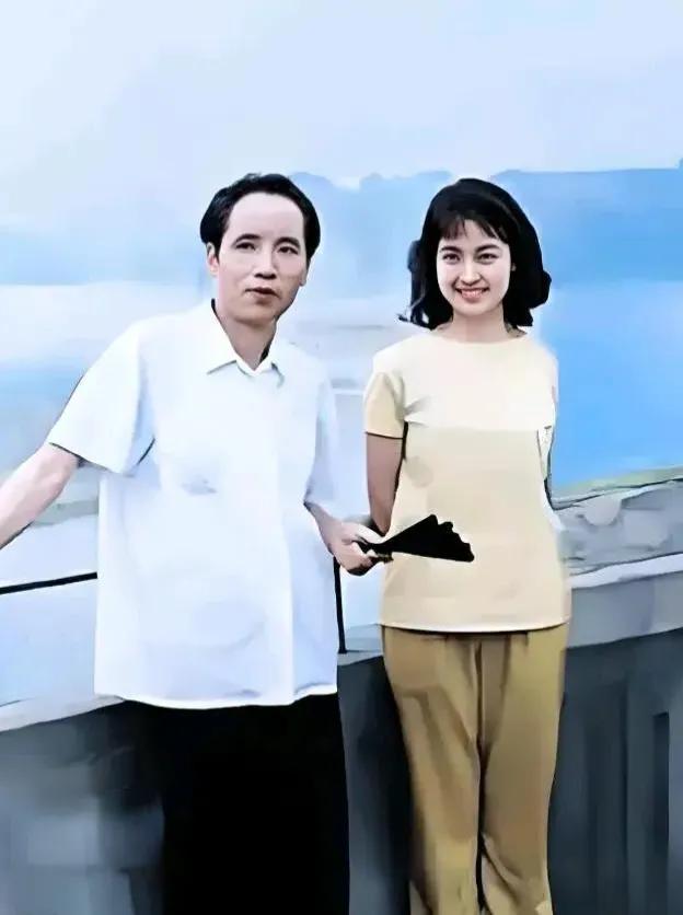 刘晓庆与葛存壮有过多次合作，刘晓庆说，葛存壮像“亲生父亲”一样关照她。刘晓庆还说