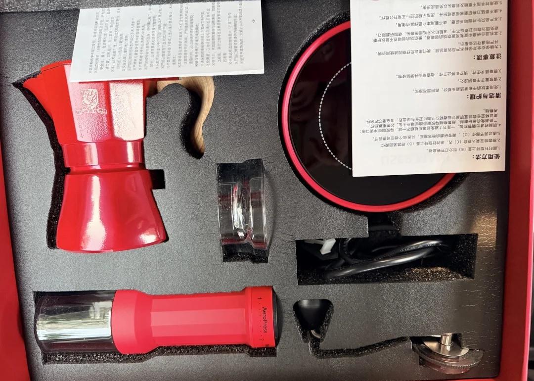 2026业界导师伴手礼
2025是定制餐具+泰迪熊，2026是定制摩卡壶套装博导