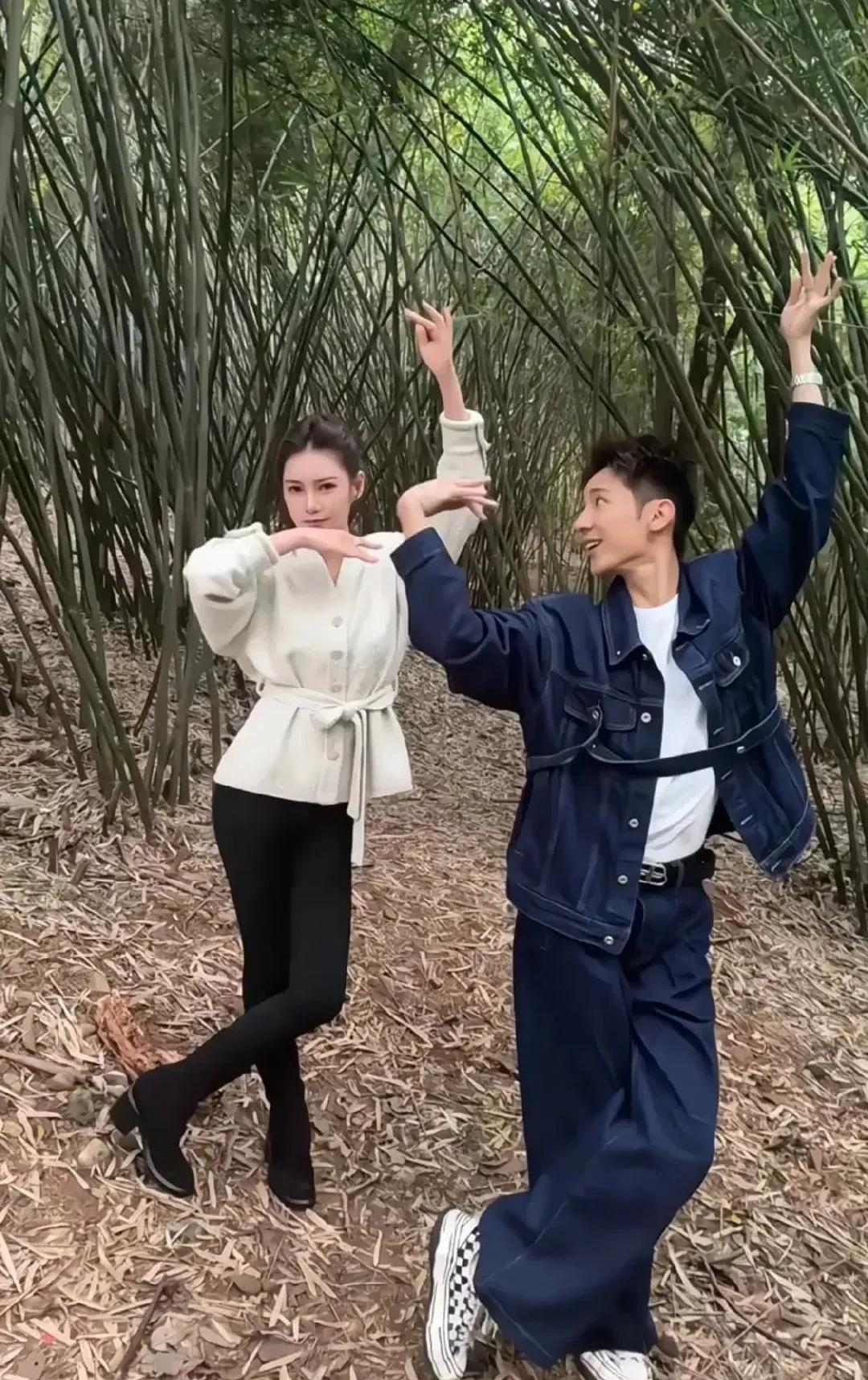 其实作为老婆和儿媳妇来说，马筱梅真的是特别乖巧，张兰也不止一次在直播间夸奖她乖巧
