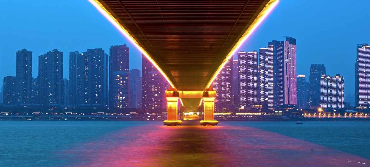 鹦鹉洲大桥
勉强蓝调鹦鹉洲大桥