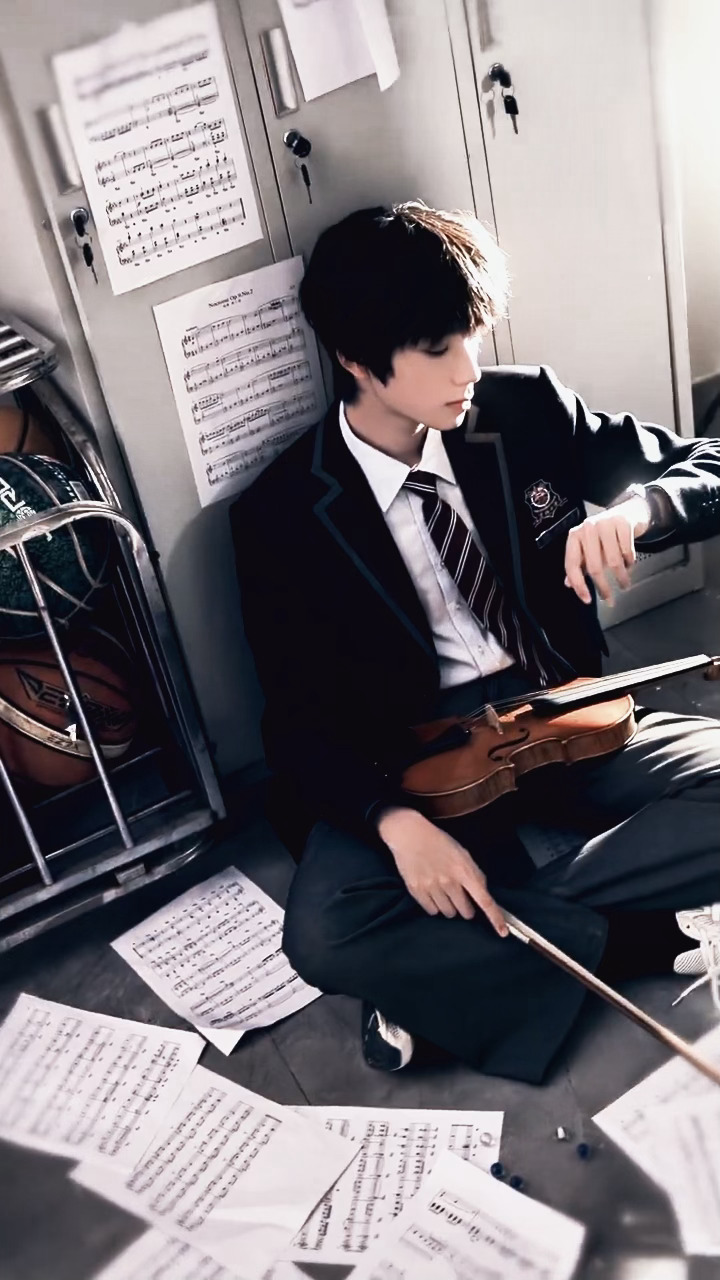 我的心是彬彬的🥰🥺王橹杰付彬言 王橹杰逆光海报