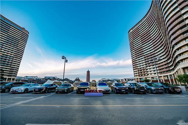 今年上半年，孔辉拿下大众安徽双腔空簧、上汽奥迪闭式阀泵的定点，国产空悬终于成了！