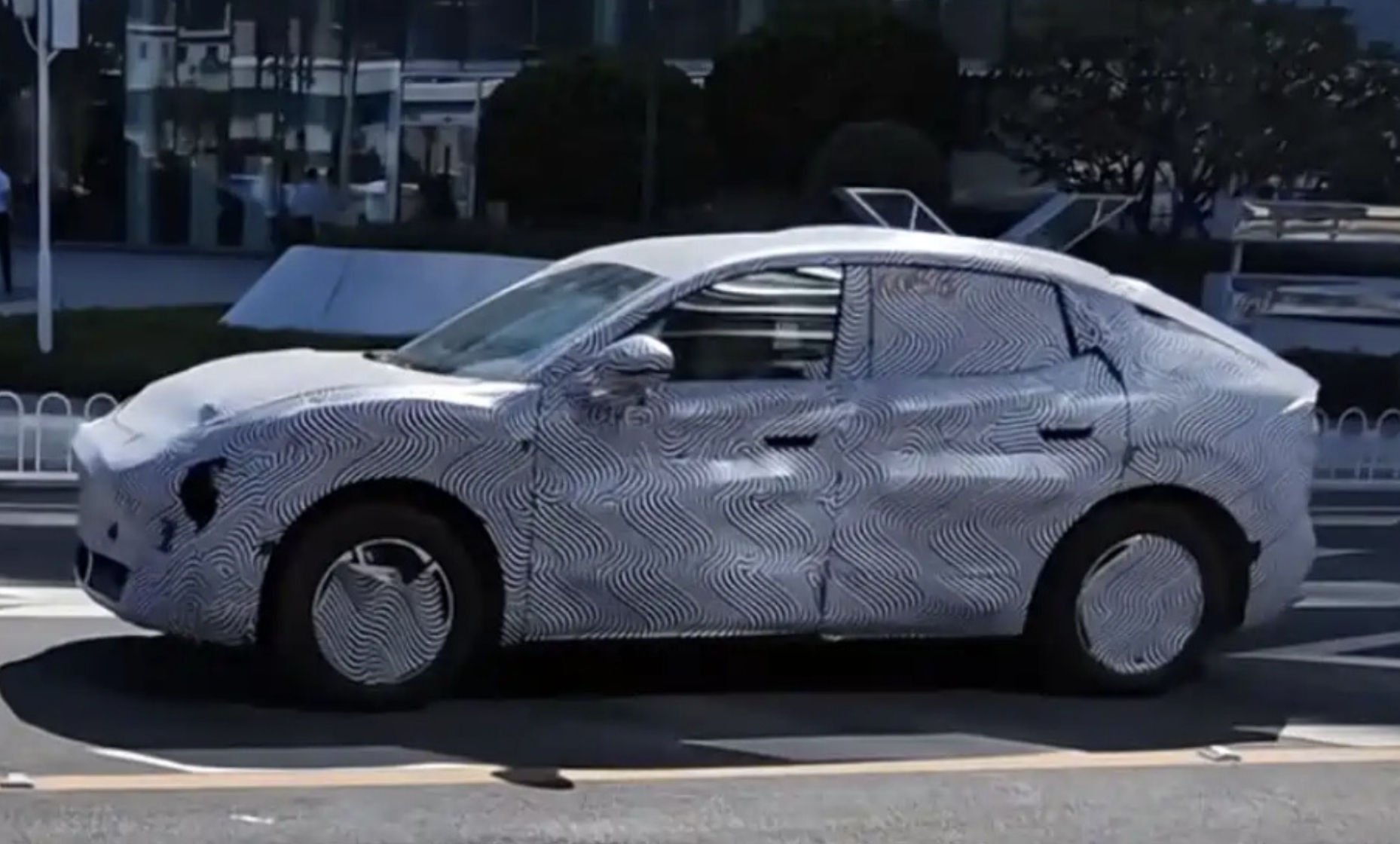 虽然还有层层伪装，但形状差不多看出来了，紧凑小巧但很丰满，空间应该有惊喜和M03