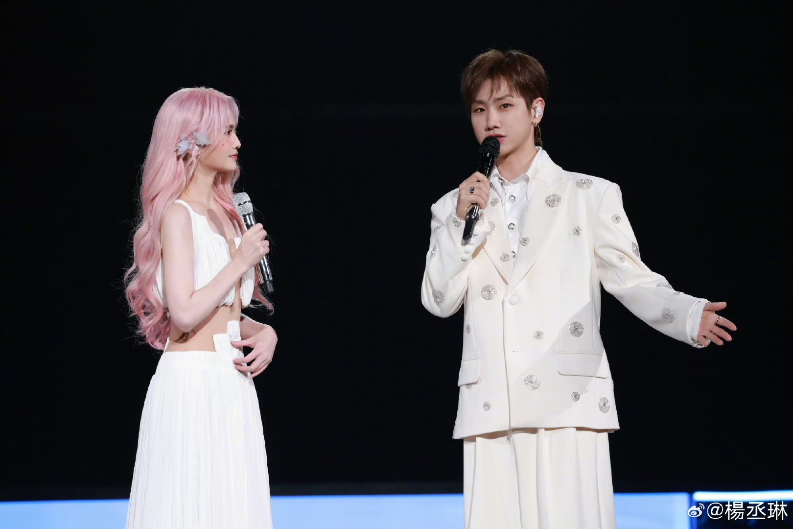 杨丞琳汪苏泷嫂子爱你喔 杨丞琳夸汪苏泷有情有义有才有颜，哇塞已经开始期待两人以后