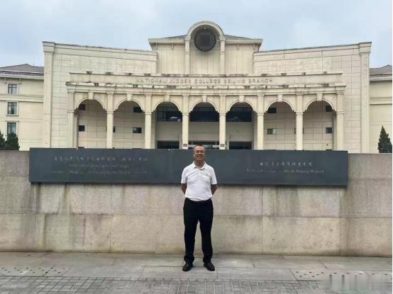 【再论立场与是非关系，李向安反怼网民：选择立场的前提是明辨是非】近日写了一篇文章