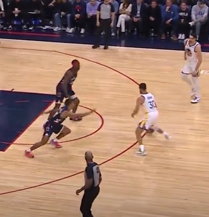 进攻犯规[笑cry][笑cry]还是无法理解这是为什么#转发接龙开新年##勇士v