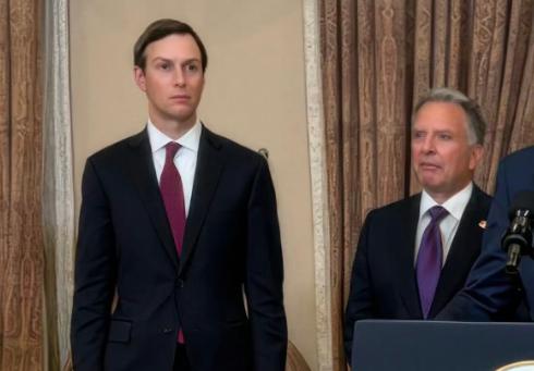 川子把全人类的命运交给了这俩唐氏儿……

说白了，特朗普把事关全球稳定的外交大权