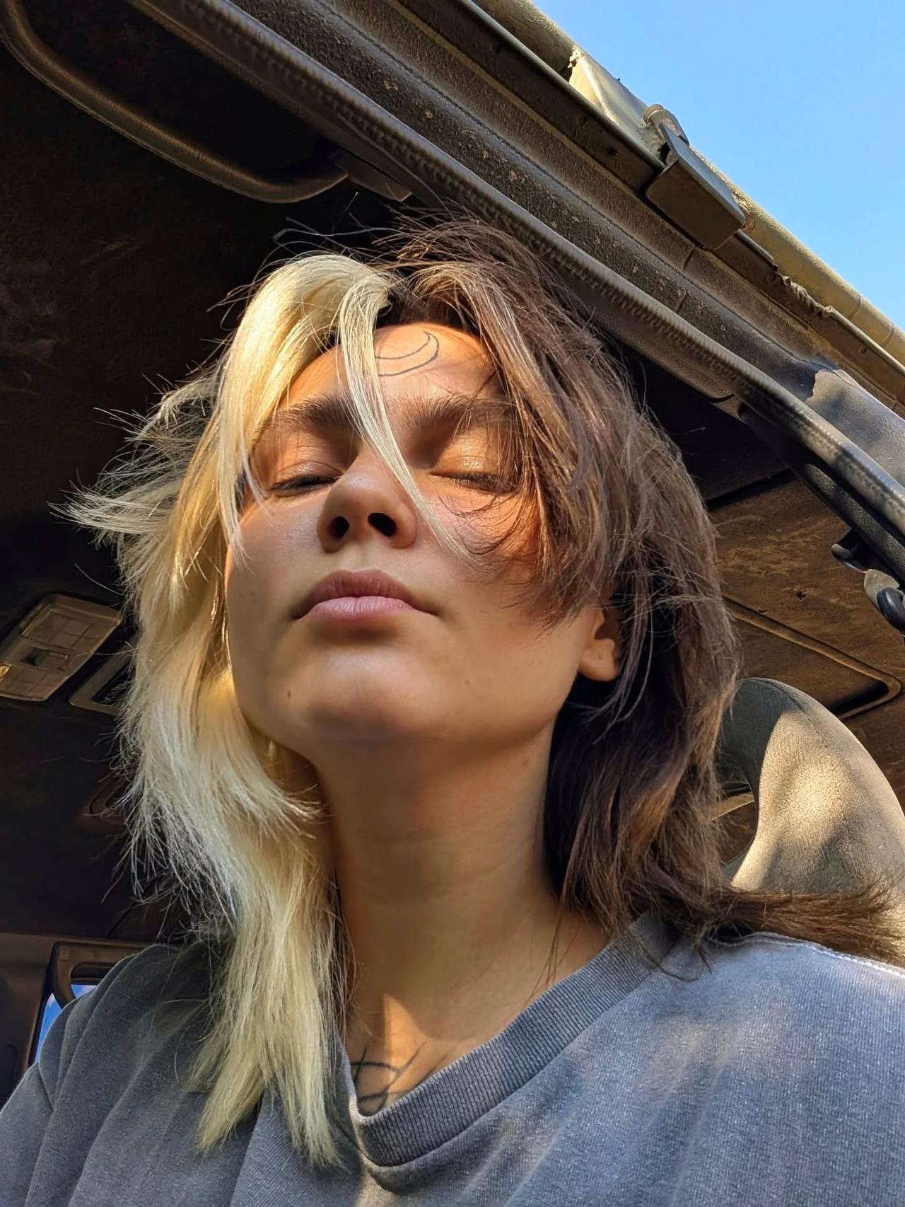 拉娜·“萨蒂”·乔诺戈尔斯卡，这位26岁的非二元性别乌克兰无人机操作员隶属于乌克