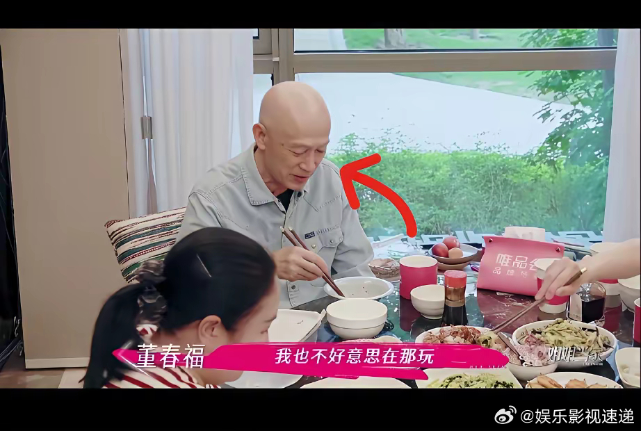 原来最看不起张维伊的，不是佟丽娅，也不是酷滕，更不是董璇的妈妈，而是一直在旁边默