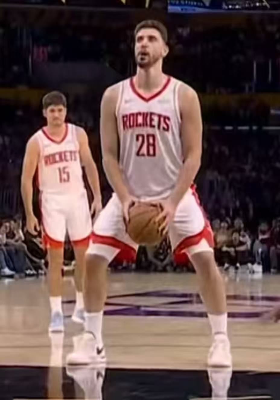 五毒卡让最强进攻发起点去组织串联，也不多试试谢泼德，五毒卡对谢泼德要有科尔对波姐