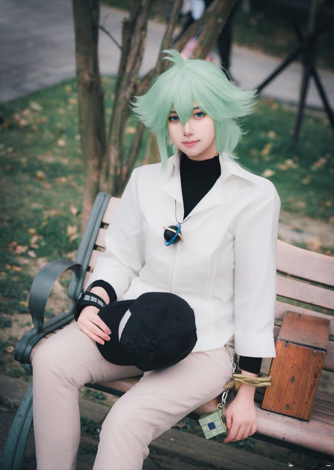 “在这个充斥着谎言的世界里，只有宝可梦的眼睛是纯净的。”N 📸屋梢宝可梦黑白c