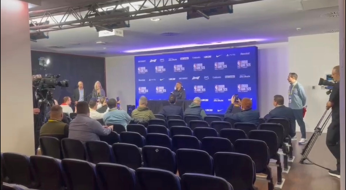 前方报道在伊萨洛的赛前发布会上看到Marc Stein了（第一排最右），没错，就