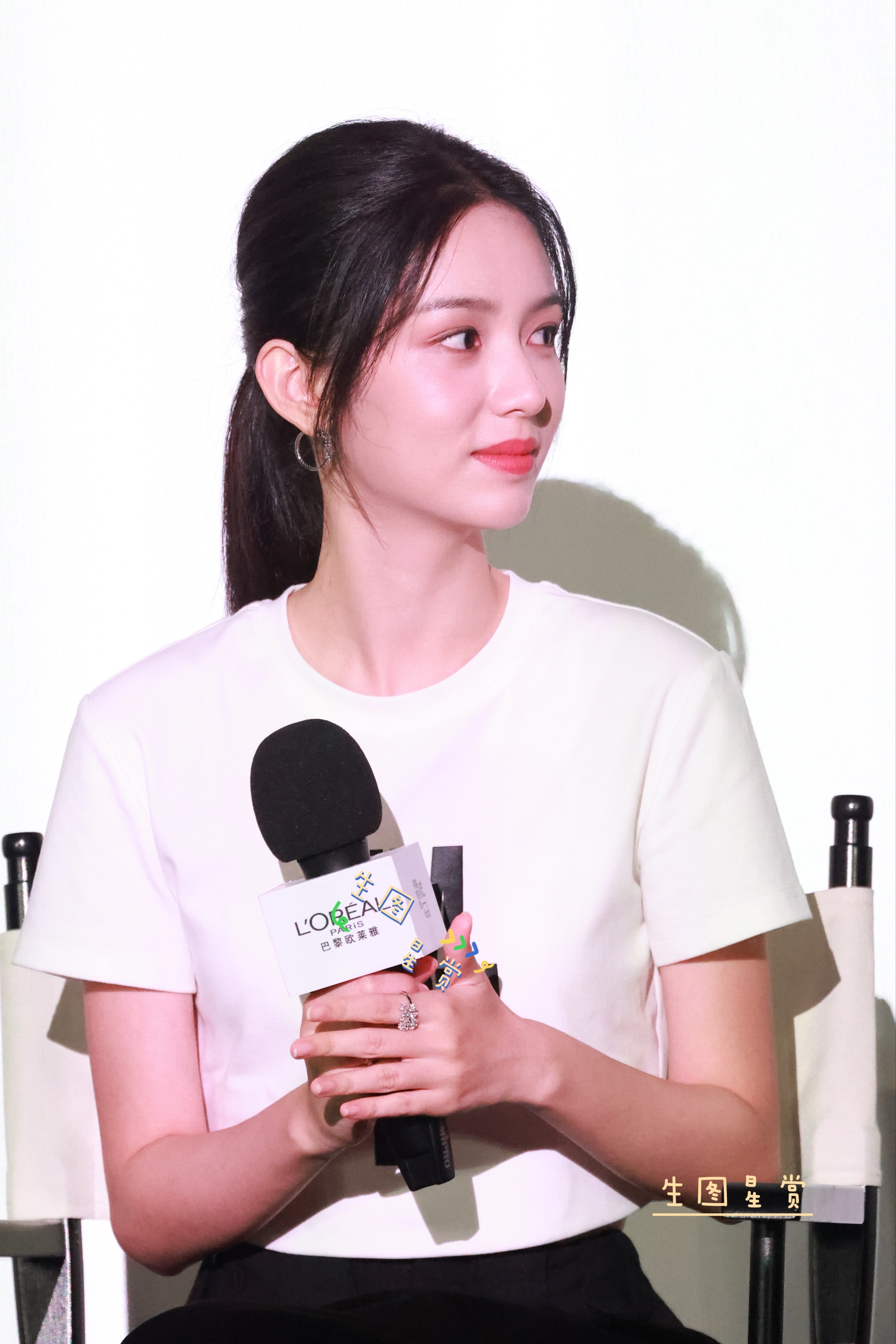 周也阿那亚海浪电影周生图美貌，今天是纯纯甜甜的也也🥥🫧💕周也[超话] ​​