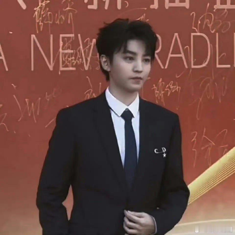 王俊凯着眼袋眼瞅着比眉毛还要宽了 ​​​