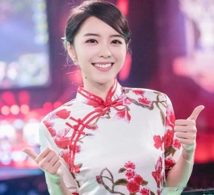 高颜值女主持人高颜值女主持人，台上台下皆惊艳。她们不仅拥有出众的颜值，更兼具专业