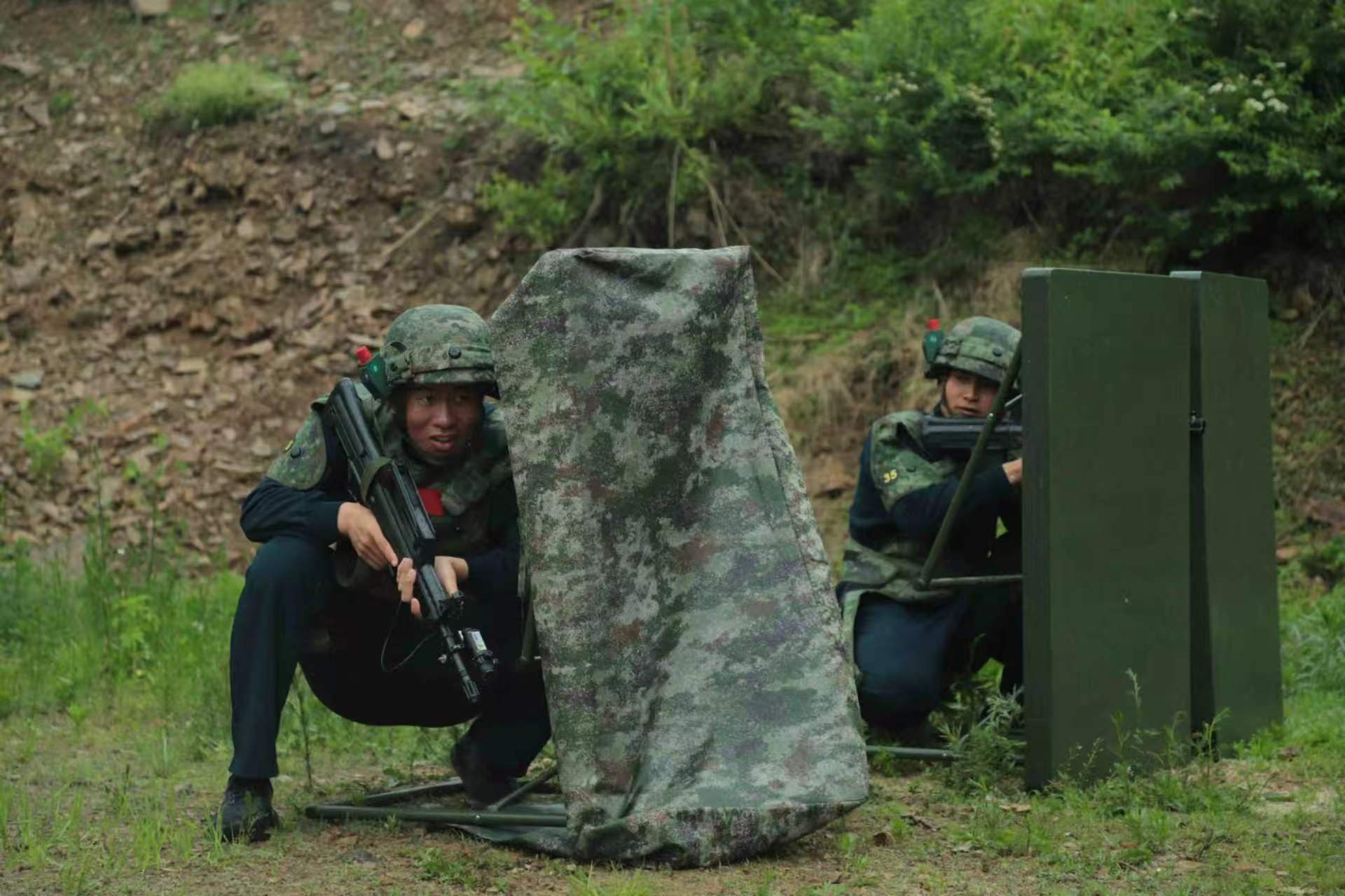 周末在驻训地打“真人CS”，算加班还是算娱乐
