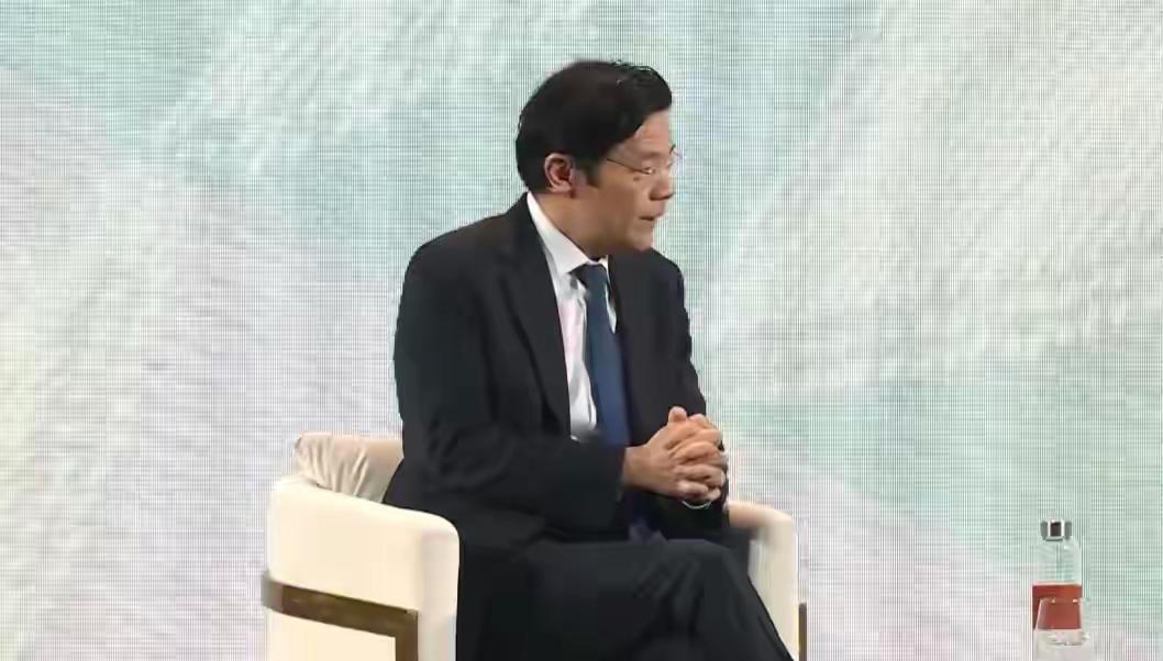 忘本！新加坡曾遭日军屠2.5万人，如今总理劝中国放下历史？
 
中日关系剑拔弩张